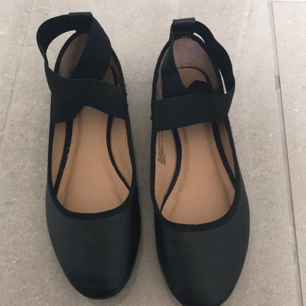 Black ballet flats